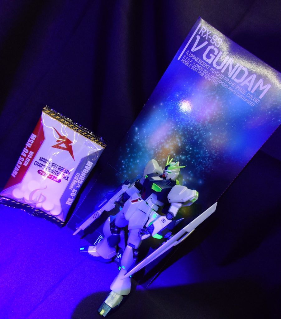 一応食玩扱い?なのでラムネが付属します。パッケージの一部を切り取ると専用の背景パネルにもなります。