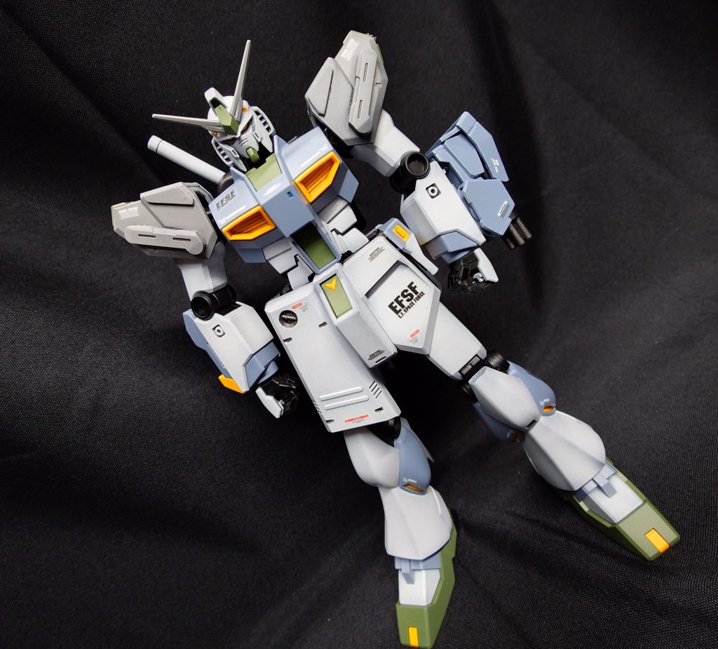 全身の色合いに関してはこれまでの量産型νガンダムというよりは『キルケーの魔女ver.』を参考にしています。ホワイト部はほんのりグラデーションを意識して塗装しています。