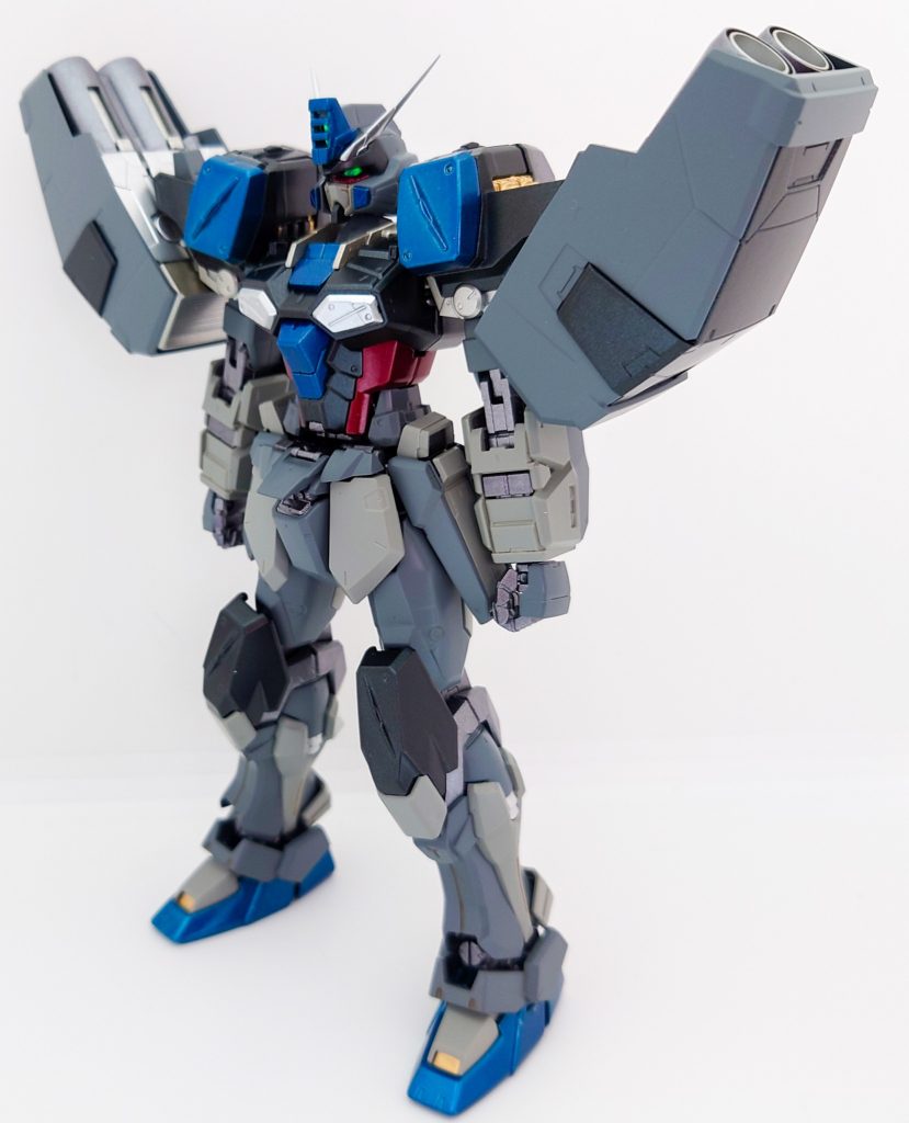 特徴的なシルエットで以前のバスターガンダム感を払拭させたくて、大型キャノンを肩に取り付けてみました。