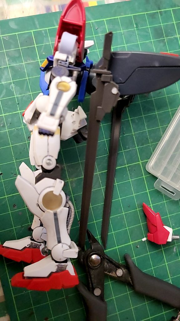 ダークマターのバックパックのバインダーの替わりにアメインゴーストのパーツとブレイディハウンドの剣を装備