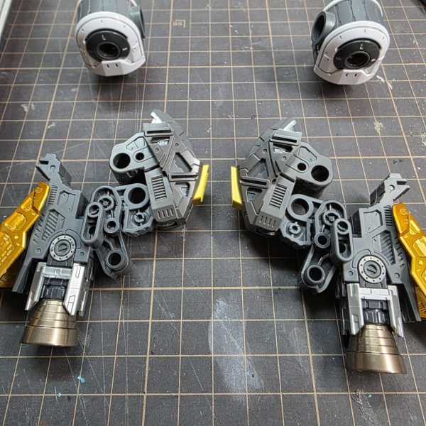 久々のガンプラPGUνガンダム製作スタートです説明書はベースからスタートですが、邪魔なので本体から製作していきますスタート直後から2度とはずせない固さのパーツが来てビビりましたが、これで方針が決まった感じです&nbsp;（2枚目）