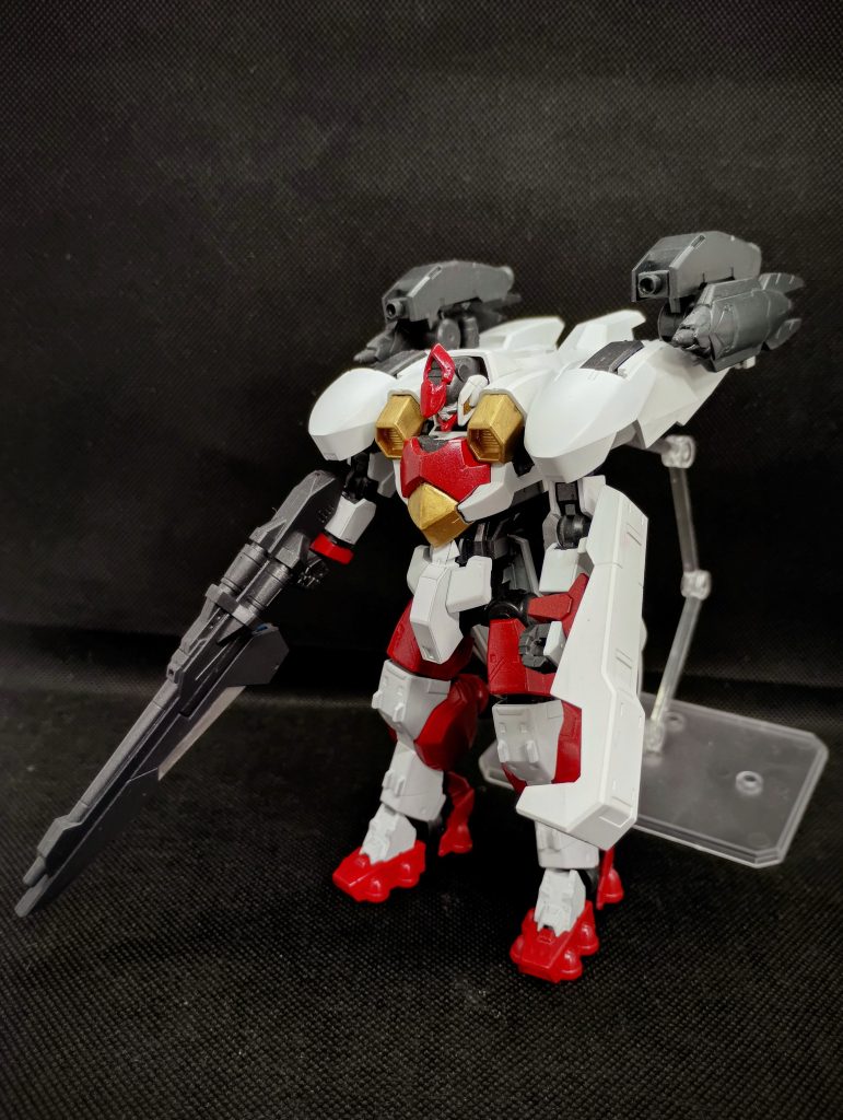 2作目のオリジナルガンプラ、ガンダムバルバロッサムですここにもケルディムのパーツが使われてますねサンダルフォンはOO＆W主体、バルバロッサムは鉄血のオルフェンズ主体、フォルティアルは水星の魔女主体、と、僕はオルタナティブシリーズが好きなのでそれがガンプラにも反映されてるなと思います