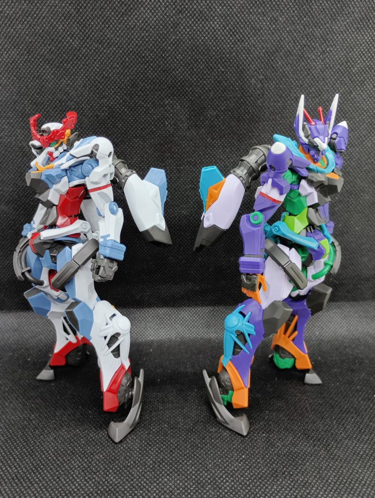 並び立つジークアクスとジフレドジオンが作り出したガンダム…ジオン脅威のメカニズムってやつですね(適当)