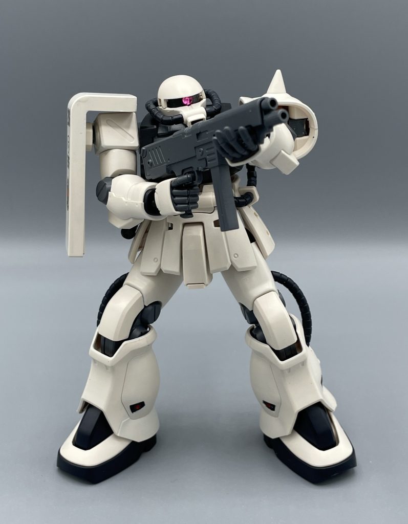 ９０ｍｍマシンガン　これまた一年戦争後期に開発されたMS用のマシンガンです。やはり、ザクには実弾兵装が良く似合いますね。