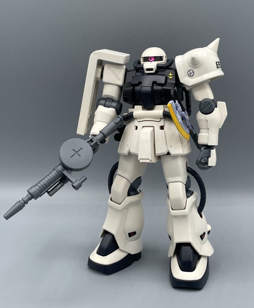 MS06F-2 &nbsp;ZAKUⅡF2　００８３スターダストメモリーの序盤にチャック・キースらMSテストパイロットが登場した機体です。　ザクなので当然ジオン公国軍が開発したMSですが、戦後に連邦軍に鹵獲・接収された機体は、新兵の育成や新型MSの模擬戦闘相手として活用されることとなりました。