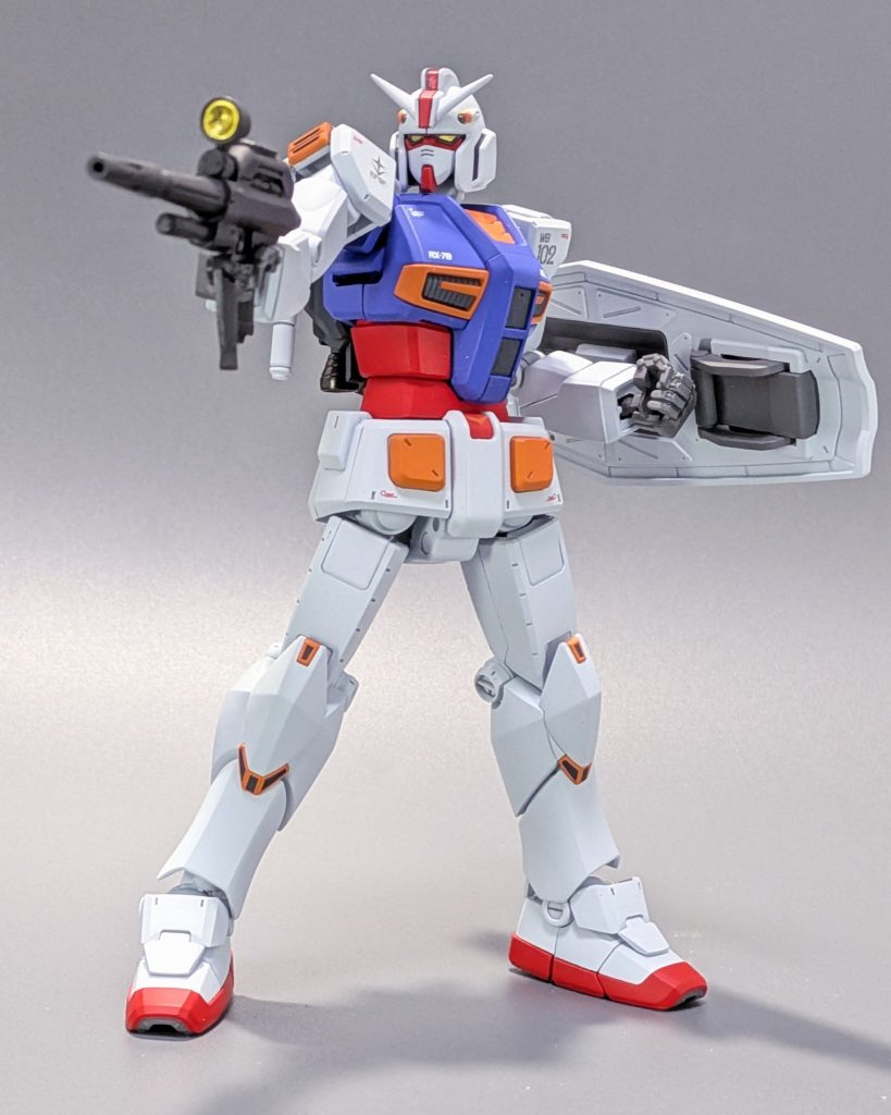 ツインアイやライフルのスコープもメタリックカラーです。