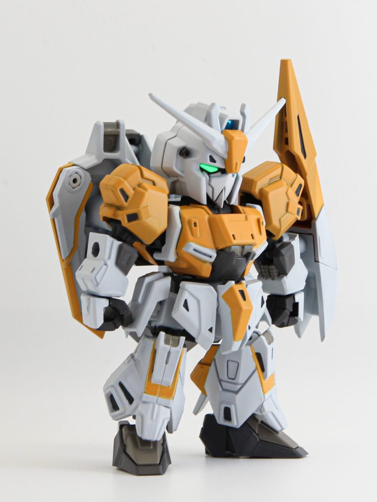 カラーリングはunifiveの1/60ヘッドディスプレイを参考に、エアブラシとマスキングで塗装しました。