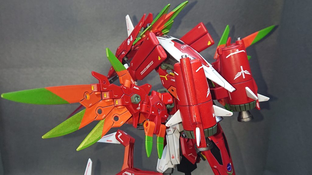 部分塗装にタミヤのエナメル塗料・ブラック・オレンジ・メタリックブルー・フラットイエロー・フラットレッドセンサー部分にはMr.メタリックカラーGX・メタルブルー