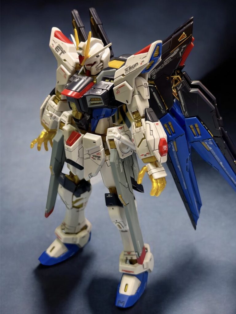 作業机で卓上撮りした写真に黒背景を合成してみました