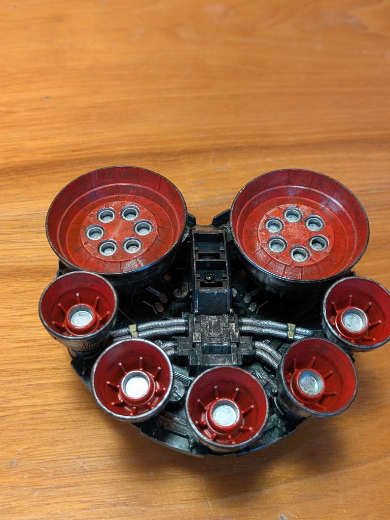 スカートの中を頑張りました！水性ホビーカラーでバーニアも塗装