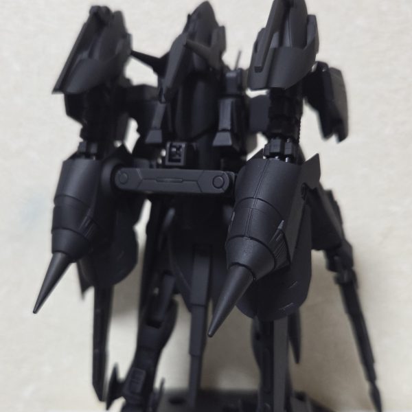 お疲れ様です。HGガイアガンダムを改造中です。下地塗装を行ったため投稿します。（2枚目）