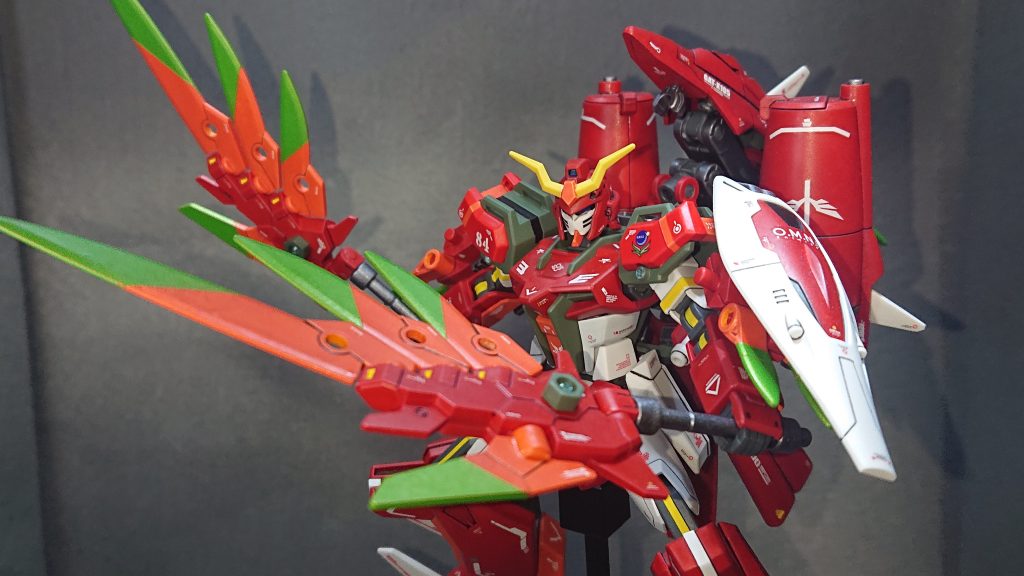 MS形態時のメイン武装は“30MMのウイングユニット”を“剣”に見立てたモノで、少しでも武装に個性が欲しかったという思いから作ったオリジナル武装になります💡MA形態時には翼になるパーツなのでカラーリングや装飾関係には少し拘っていますｗ武装にも多少のギミックが欲しかったので、戦況に合わせた3つのモードを駆使して戦うそんな武装にしてみました✨基本の戦闘スタイルは“双剣モード”による“スピード”と“手数”で相手を圧倒する高速戦闘を考えています！カオスから貰ってきた“機動兵装ポッド”を加えるとさらに倍の手数で戦えますねｗモブキャラを一掃するような1対多の戦況で戦果を挙げてくれるモードとなっています💡