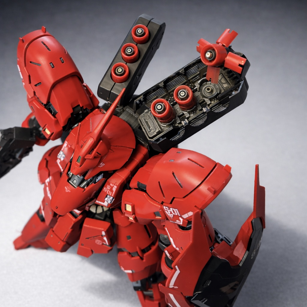 ファンネルを一機フワッとフィンファンネルよりかはマシでしたが、この小さいパーツだらけのファンネルを6機作るのもまあまあ試練でした。ファンネルが浮いてるのはピンセットでつまんだだけ