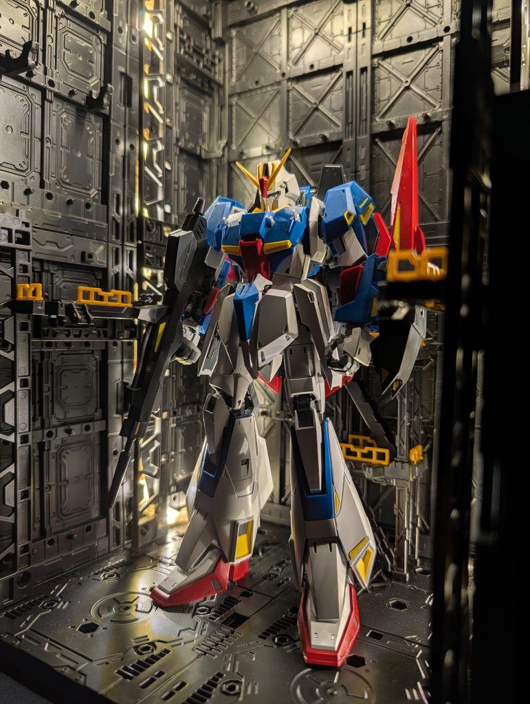 山田化学さんのディスプレイベースとLEDライト組み合わせて撮影環境作成。明暗にメリハリが出て、陰影がしっかりついて雰囲気が変わったと思います。照明で結構変わりますねー。早く作成中のキットをここで撮影したい！息抜き投稿失礼しました。