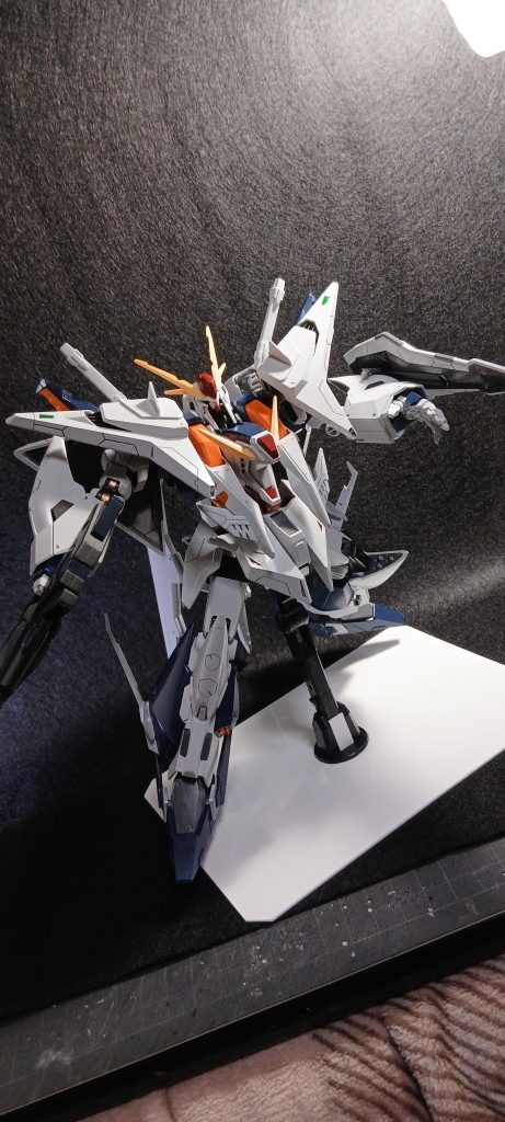 フライトユニットの関係もあって腕をあまり動かせませんが、以下何枚かアクション‼️