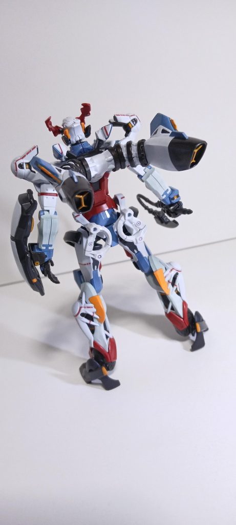 バックパックの蛇腹部やブースター部、シールドは一回塗りでは無理なので😭数回重ねての塗装です。いやぁしかしこのジークアクスくん、パーツが細かいですねぇ。おっさんの目には辛い😿