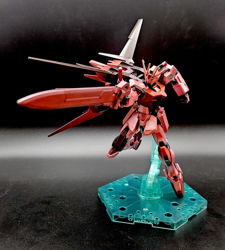 転がっていたエクシアのGNソードを装着