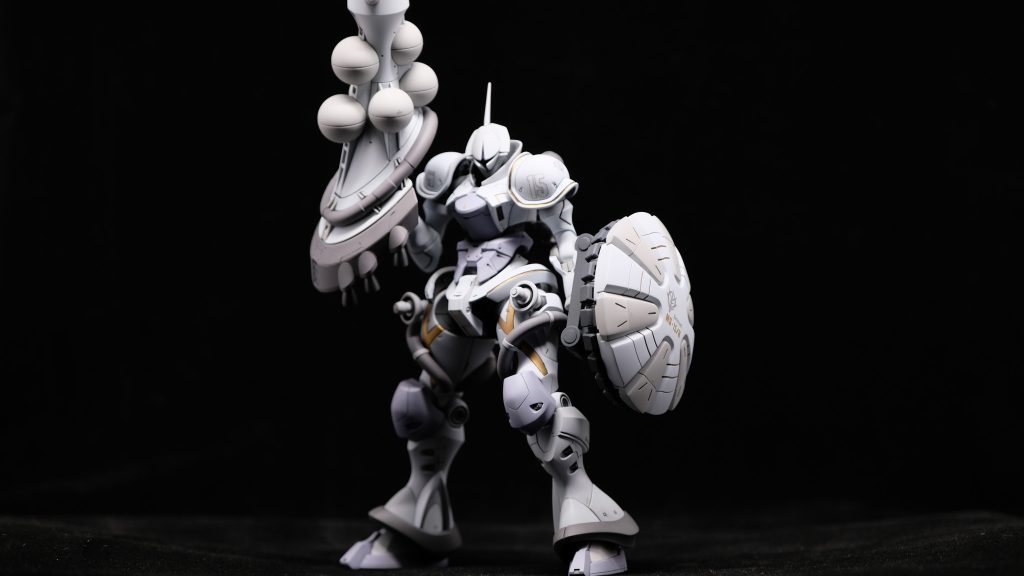 ランスを持ち上げてパシャリゴツい装備は、持たせるだけで様になりますね。