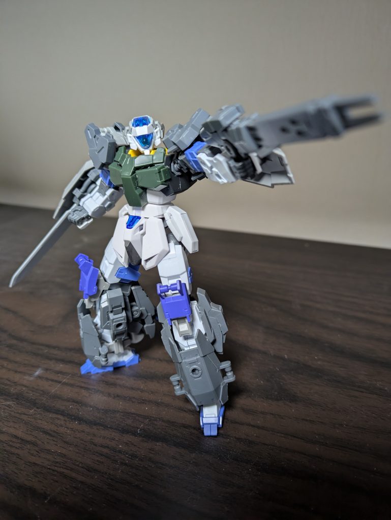 リニアビームライフル発射したビームを電磁加速させることが出来るビームライフル。ガンダムが携行するライフルに近い威力をもつ。