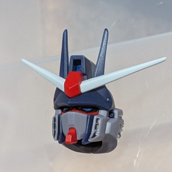 今回はレジェンドガンダム製作していきます。まずはパーツ全切りしたので先にパーツ数多いバックパックからゲート跡処理していき全てのパーツ終わればサフ→塗装→つや消し＆光沢→デカール貼り→つや消し→ウェザリング各種→つや消しでいきます。今回塗装予定箇所はデュアルアイ、関節、ビームライフル（ホワイト部分等）で他はだいたい成形色仕上げでいきます。（色分け優秀だと成形色仕上げでよくやります。）&nbsp;2月12日現在ゲート跡処理完了した箇所は頭部、胴体、右腕、左腕、腰、バックパックで残りは右脚、左脚、ライフル、サーベル、ビームシールドのみです。2/16レジェンドガンダムのビームライフルを水性アクリルマーカーホワイトで重ね塗り最中。1回目の時点でかなり隠蔽力良いです。画像は3回くらい重ね塗りしてますが納得いくまで重ね塗り予定です。2/18　ビームライフルのホワイト部分を水性アクリルマーカーホワイトで塗装し水性つや消しトップコートかけてみたらなかなか良さそうかも？あとは関節をジャーマングレー、ドラグーンの接続パーツを連邦グレー、で塗装し外装パーツはデカール貼る部分を光沢、それ以外はつや消しをしました。頭部はツインアイを塗装しアンテナをシャープ化。2/21　ウォッシングとりあえず頭部、胴体、右腕、左腕、腰、右脚、左脚終わりましたとりあえずドラグーンが地味に疲れます同じ作業が続くと;アズラエル:それでは皆さんまた完成を楽しみに待っていてくださいね、青き清浄なる世界の為に。（5枚目）