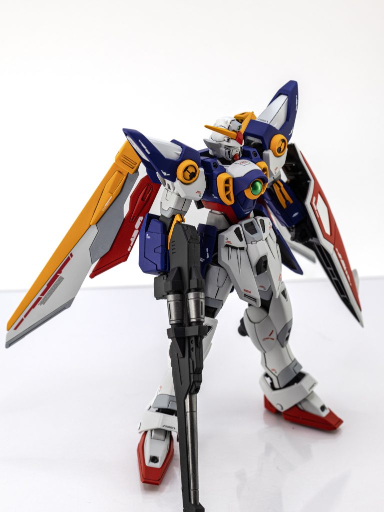 合わせ目も処理していない「雑」な作りですが、意外と様になりますね。デカールワークなんかは、普段やらないラインデカールを多用してみたり。塗分けは前回のEGウイングを簡略化した感じですが、塗料は前回と同じものは使わないようにしました。