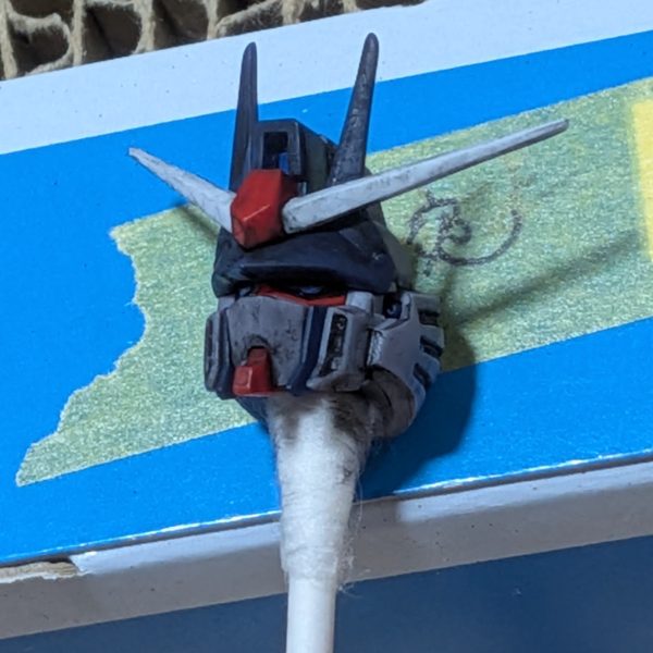 今回はレジェンドガンダム製作していきます。まずはパーツ全切りしたので先にパーツ数多いバックパックからゲート跡処理していき全てのパーツ終わればサフ→塗装→つや消し＆光沢→デカール貼り→つや消し→ウェザリング各種→つや消しでいきます。今回塗装予定箇所はデュアルアイ、関節、ビームライフル（ホワイト部分等）で他はだいたい成形色仕上げでいきます。（色分け優秀だと成形色仕上げでよくやります。）&nbsp;2月12日現在ゲート跡処理完了した箇所は頭部、胴体、右腕、左腕、腰、バックパックで残りは右脚、左脚、ライフル、サーベル、ビームシールドのみです。2/16レジェンドガンダムのビームライフルを水性アクリルマーカーホワイトで重ね塗り最中。1回目の時点でかなり隠蔽力良いです。画像は3回くらい重ね塗りしてますが納得いくまで重ね塗り予定です。2/18　ビームライフルのホワイト部分を水性アクリルマーカーホワイトで塗装し水性つや消しトップコートかけてみたらなかなか良さそうかも？あとは関節をジャーマングレー、ドラグーンの接続パーツを連邦グレー、で塗装し外装パーツはデカール貼る部分を光沢、それ以外はつや消しをしました。頭部はツインアイを塗装しアンテナをシャープ化。2/21　ウォッシングとりあえず頭部、胴体、右腕、左腕、腰、右脚、左脚終わりましたとりあえずドラグーンが地味に疲れます同じ作業が続くと;アズラエル:それでは皆さんまた完成を楽しみに待っていてくださいね、青き清浄なる世界の為に。（7枚目）