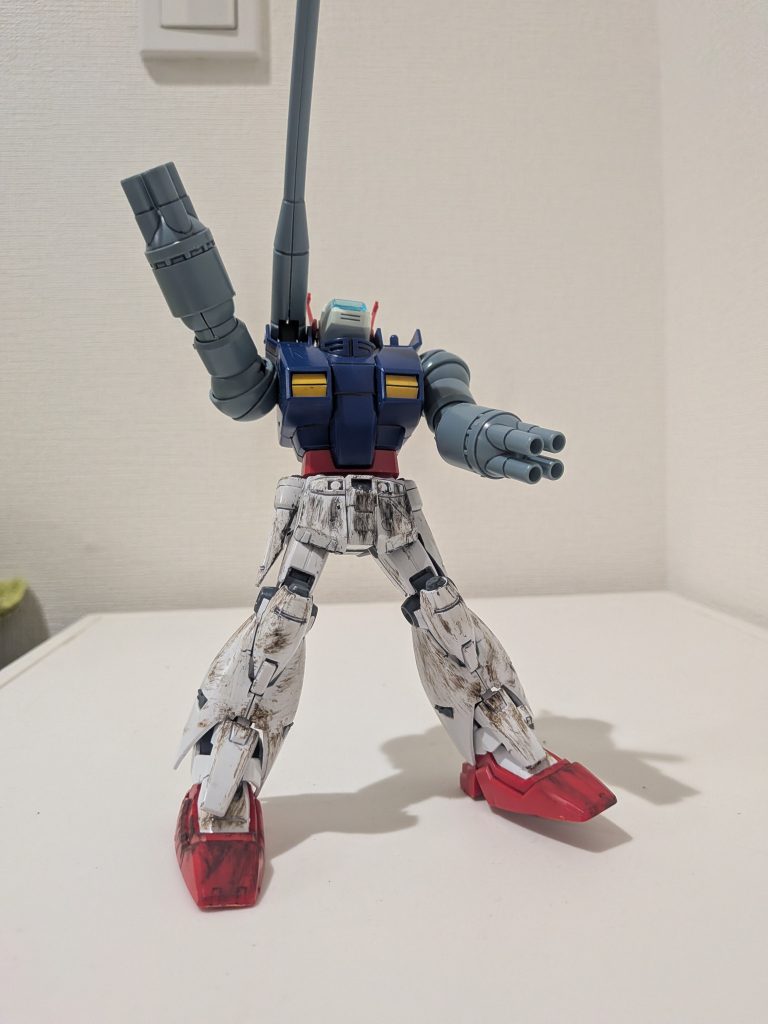 そしてこれが余りで組んだタンクガンダム（このガンタンクは無塗装です）