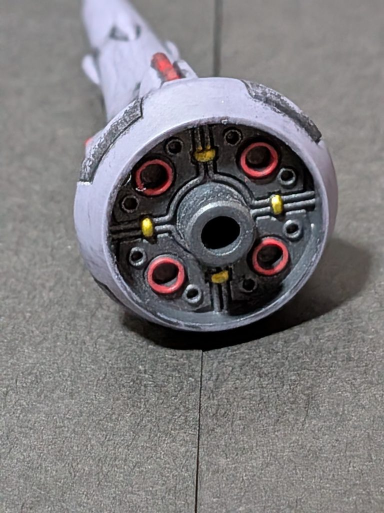 大型ドラグーン内部の塗装は水性アクリルマーカーのメカレッドとゴールドで塗装しました。