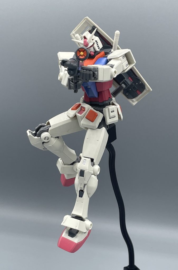 ビームライフル　[BEYOND GLOBAL]は、淡い成形色が特徴の一つになっています。ガンダムにしては珍しいウォーム系の仕上がりが魅力です。　成形色の持つ雰囲気を壊さないように塗料を調色して全塗装しました。「雰囲気が変わらないなら、別に塗らなくていいじゃん」と思いませんか？？？&nbsp;&nbsp;　その通りですね(^^;笑&nbsp;&nbsp;&nbsp;キュピーン！そこッ！