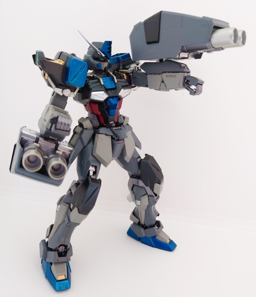 武器その3　大型キャノン砲肩から外して腕に装着が可能。手甲としてシールドにもなります。