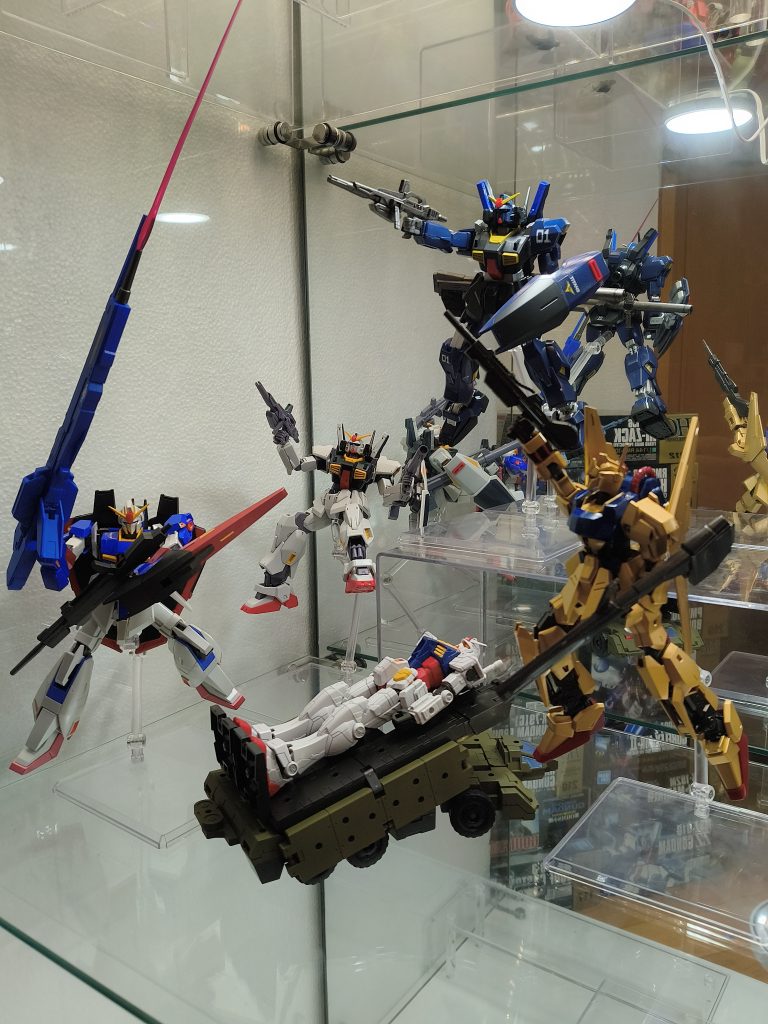 陳列するとダサいポーズだが暖かい目で鑑賞できましたす