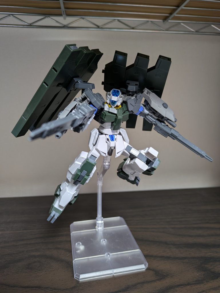 リニアビームライフルビームを電磁加速させて発射するライフル。汎用装備のものと変わらないが、こちらでは二丁装備している。