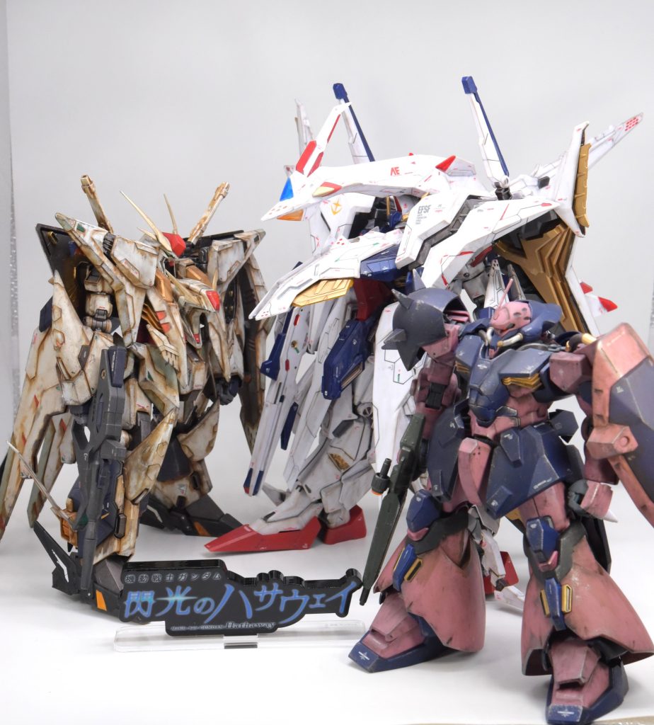 過去作のHGクスィー、HGメッサー指揮官型ともに。50cmの撮影ボックスがパンパンです笑