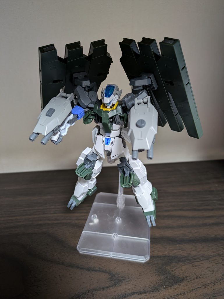 シールドキャノンシールドと二連装ショットガンの複合武装。形状は汎用装備のキャノンブレードとほぼ同じだが、こちらは実体弾とビームの使い分けが可能。誘導ミサイル胸部と脚部の三連装ミサイルポッドに格納されている。こちらも、ガンダムバルディスのものと同様に目標へ自動追尾する。