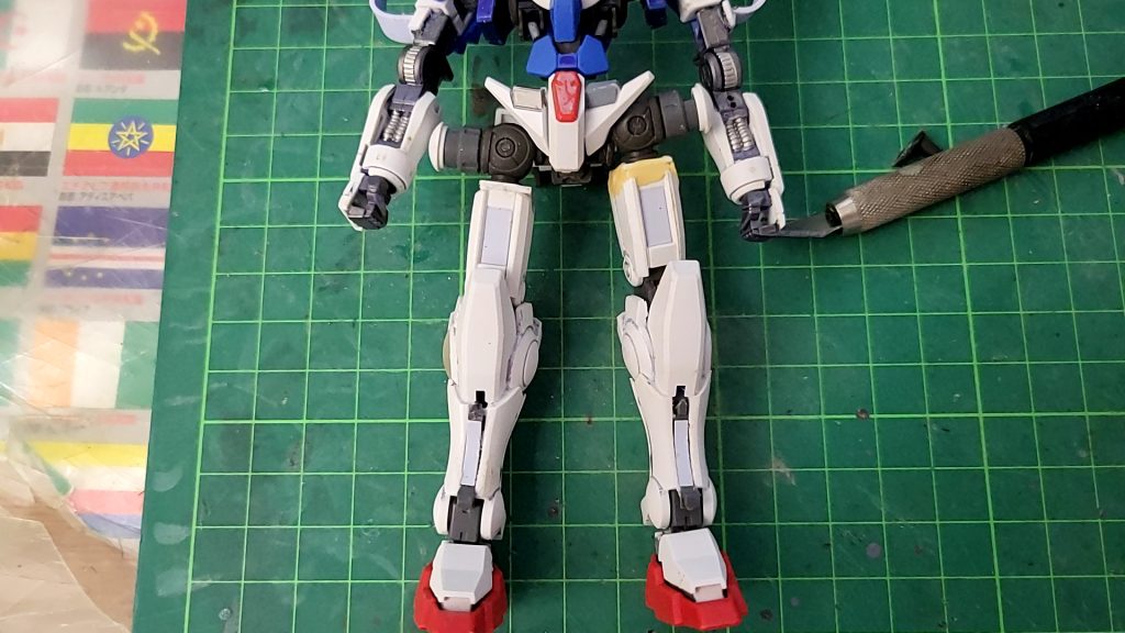 左before　右afterジョイントパーツで股関節の位置を少し上に変更