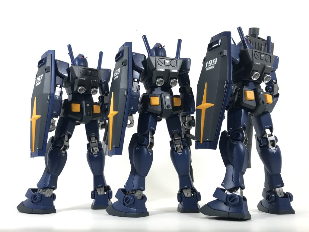 バックショットです。ランドセルにある接続用の穴は なんかオモチャっぽく見えるので塞いでみました。