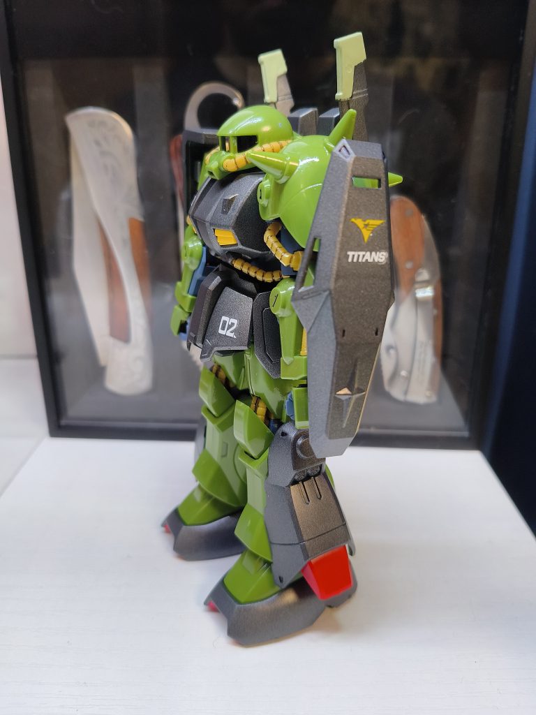 一年戦争終結後ジオンのザクをベースに使って連邦の技術を混ぜた何となくしっくり来ない外見ではあるもののやはりハイザックも好きです