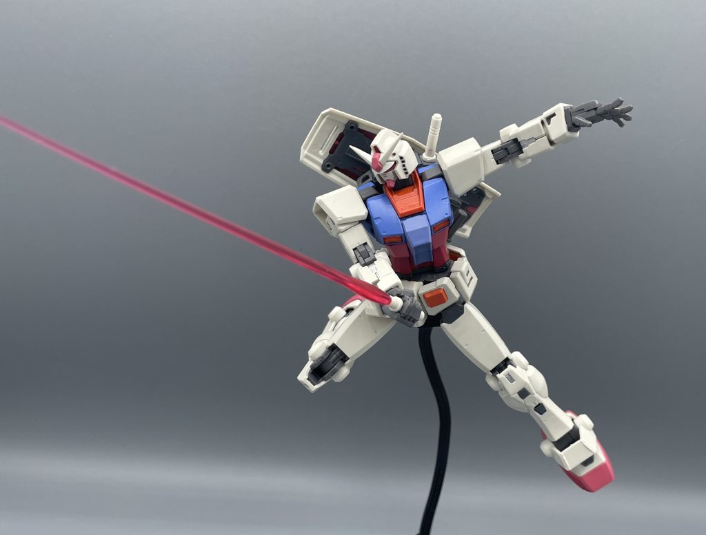 斬ッ！！！　シールドを背中に懸架するのもガンダムのカッコいいスタイルの一つですよね！