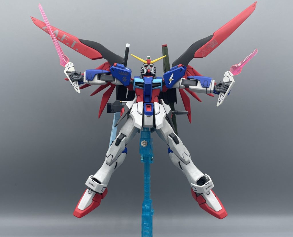 フラッシュエッジ２ビームブーメラン　左右両肩に装備されたブーメランです。SEED世界では、ビームブーメランは強力な武器で、カガリちゃんの乗る暁を窮地に追いやった武装です。　また、ビーム出力の調整によりよって刃を形成し、ビームサーベルとして使用することも可能です。