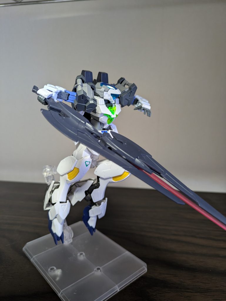 バスタードソード一般的な大きさの実体長剣。ビーム刃を発生させることが出来る。アーマーキラーバスタードソードの合体形態。機体の全長を超える長さがある。バスタードソードと同様にビーム刃を発生させることが出来る。