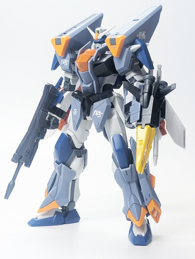 前から。ブリッツ系の武装は左手に纏めました。あとは胸部装甲は中身に合わせてそこそこ弄ってます。