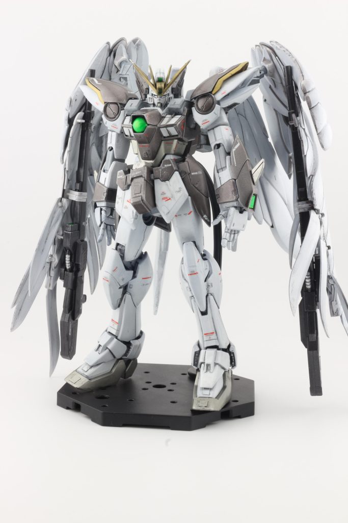 その為、バスターライフルは羽の部分に収納可能。平手はビルダーツパーツからサイズが会いそうなのを持ってきています（少し大きいかも）