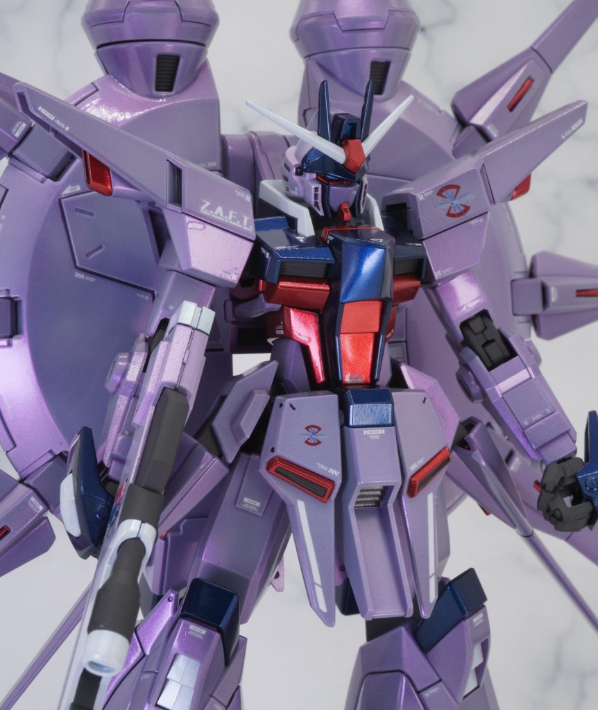 デカールは白のみにして統一性をもたせました。