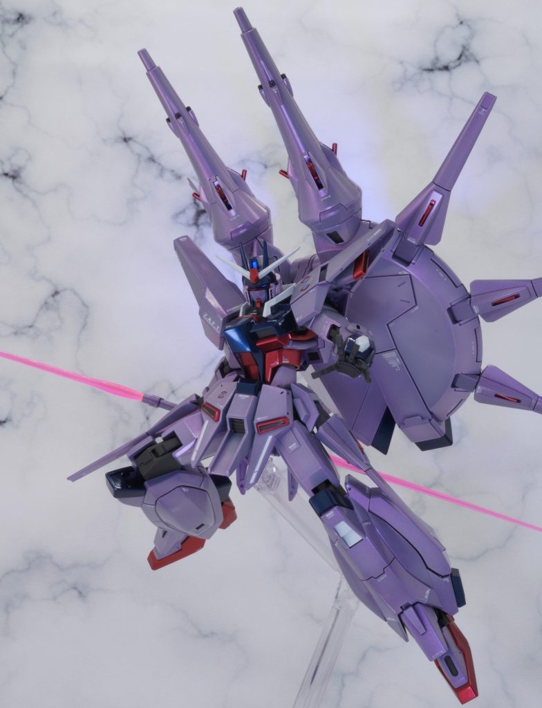 ビームサーベルを構えたポーズです。ここまでご覧頂きありがとうございました。