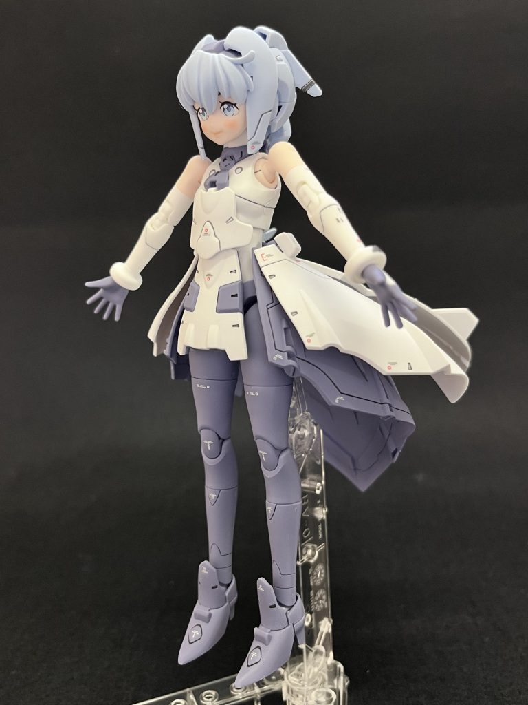 内側スカートにもスミ入れ＋デカールを。