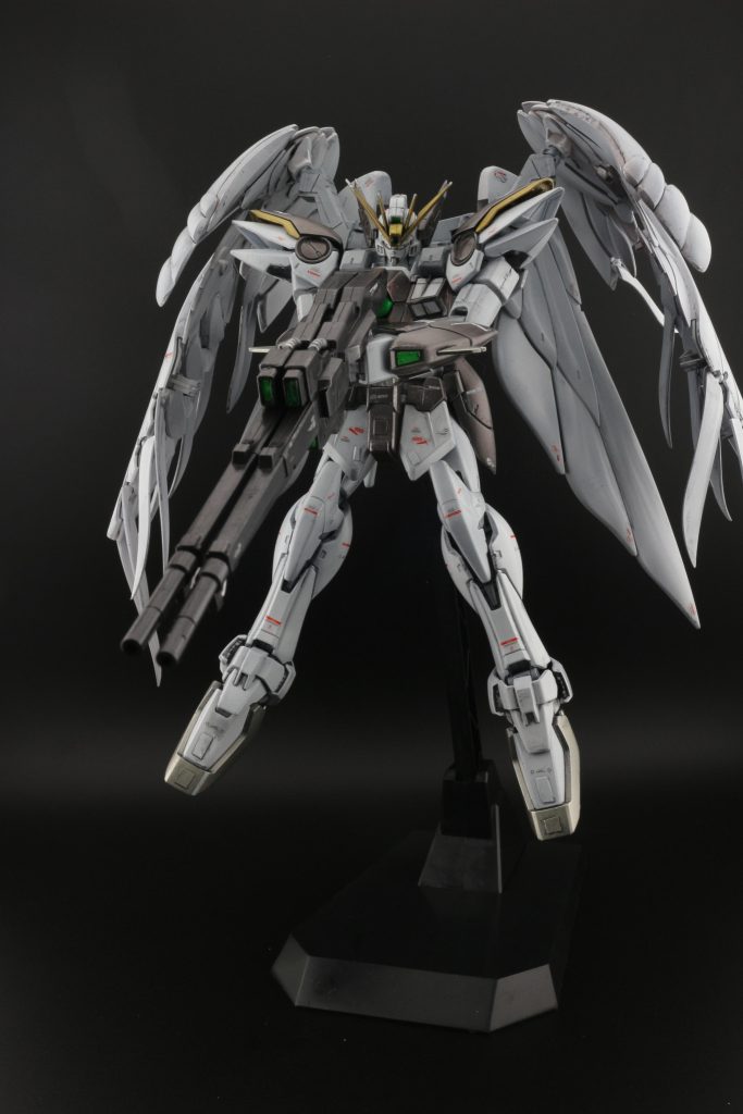 スタイルは首が長い感じがしいたので短縮化。そうしたら胸のバルカンが干渉して完全開閉はしなくなってしまいました