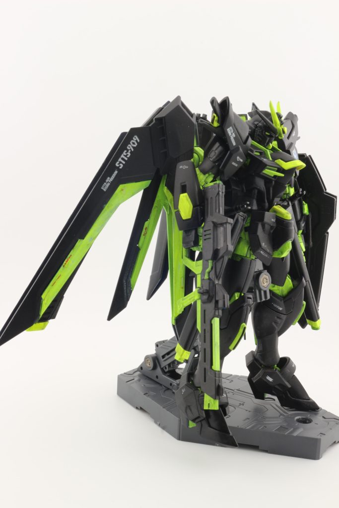 最新のＨＧキット。可動域と組み立てやすさに驚きつつ