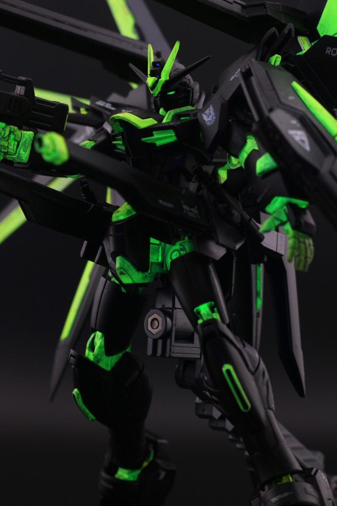 蛍光イエローの下地はホワイトサフを使用して、その後に蛍光イエローを使いましたが、ムラとなってしまいました。