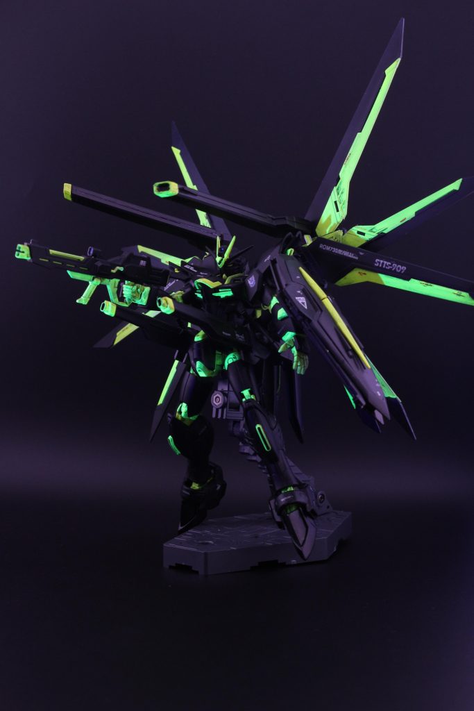 原因は白サフ自体がムラのある塗装だったと思われます。