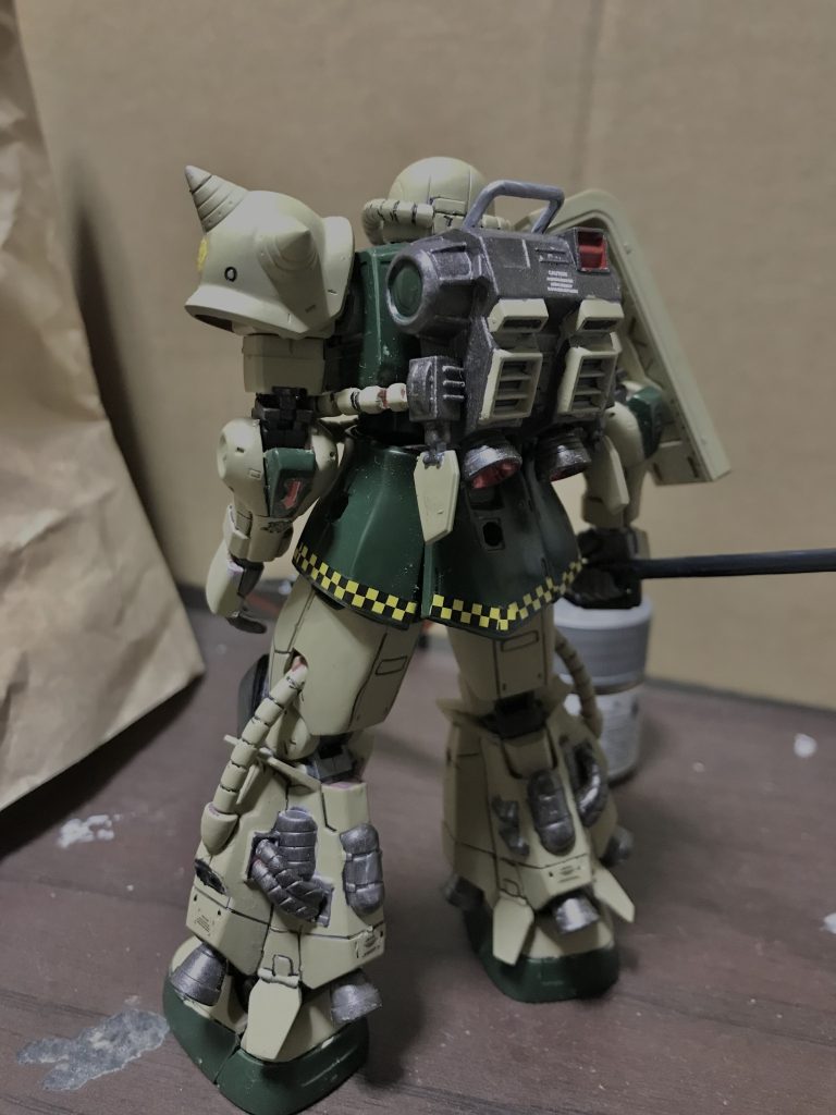 後ろ姿｡ &nbsp; 最後まで御覧いただきありがとうございました。　　HGシャア専用高機動型ザクⅡの特徴は胸のバルカンだけ？